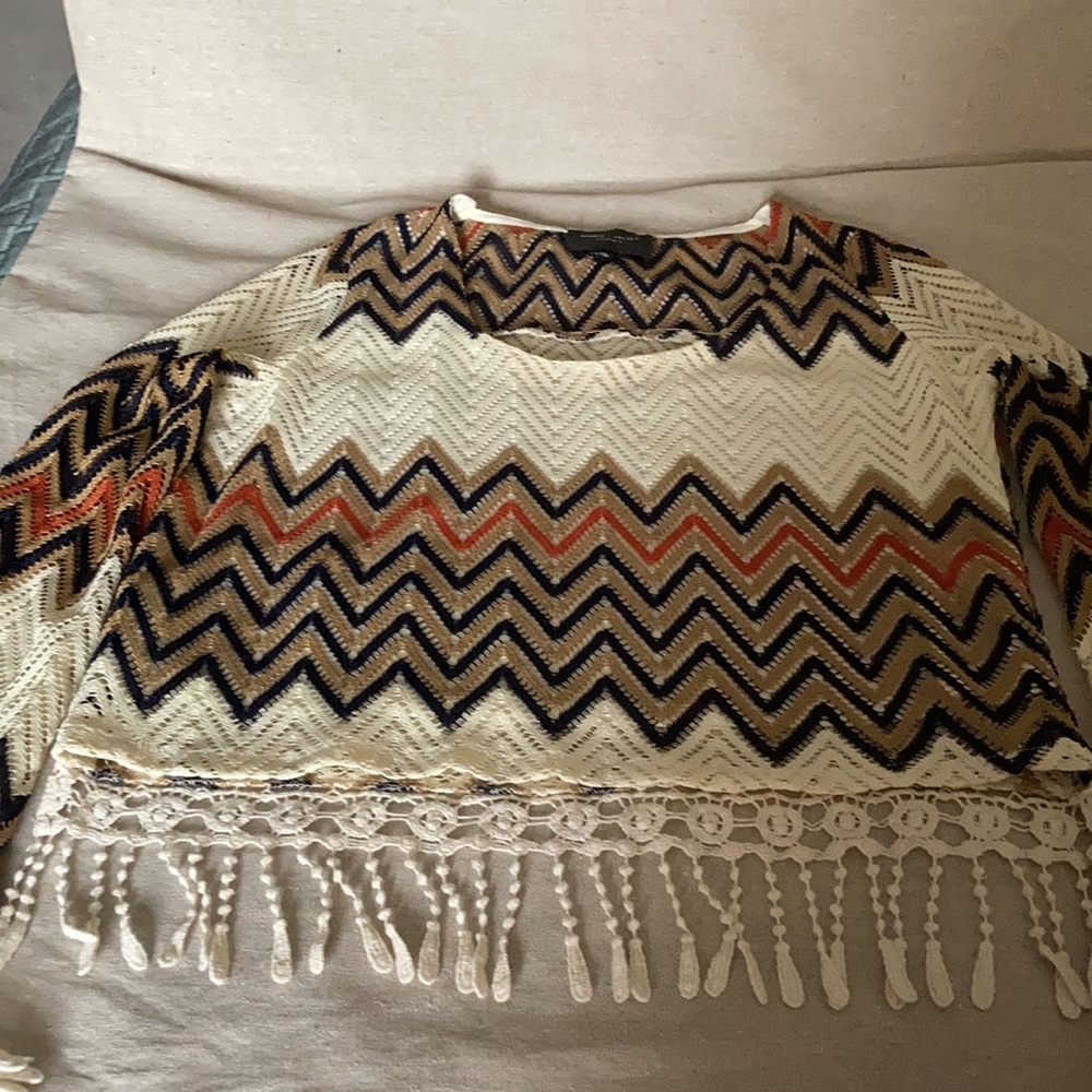 Romeo &Juliet couture chevron lace top